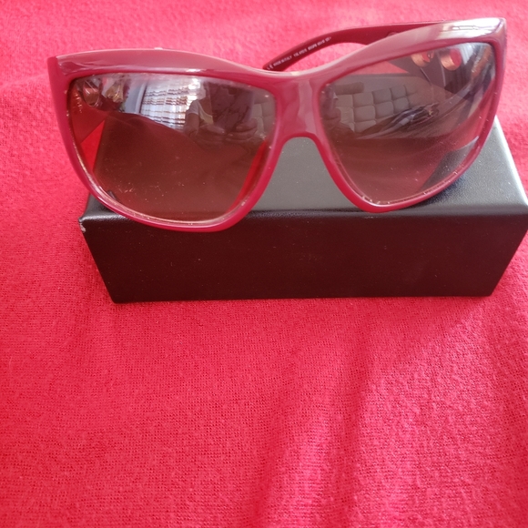 Sun glasses - Picture 3 of 6